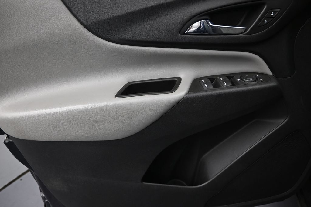 Used 2020 Chevrolet Equinox LS FWD image 12