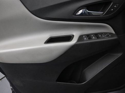 Used 2020 Chevrolet Equinox LS FWD image 12