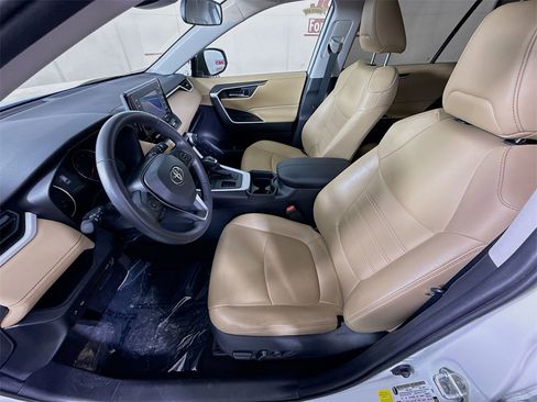 Certified 2020 Toyota RAV4 XLE Premium image 25