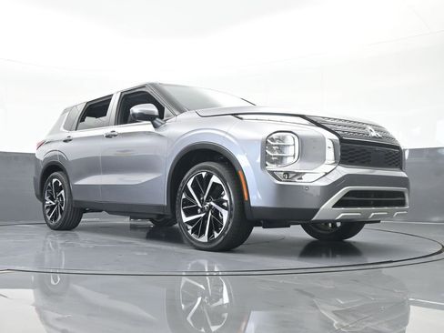 Used 2022 Mitsubishi Outlander SE image 65