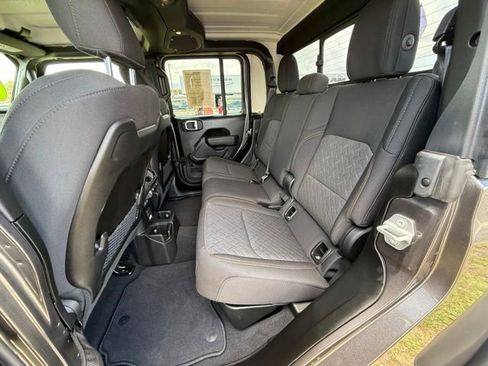 Used 2025 Jeep Gladiator Mojave w/ Dual Top Group AWD/4WD image 11