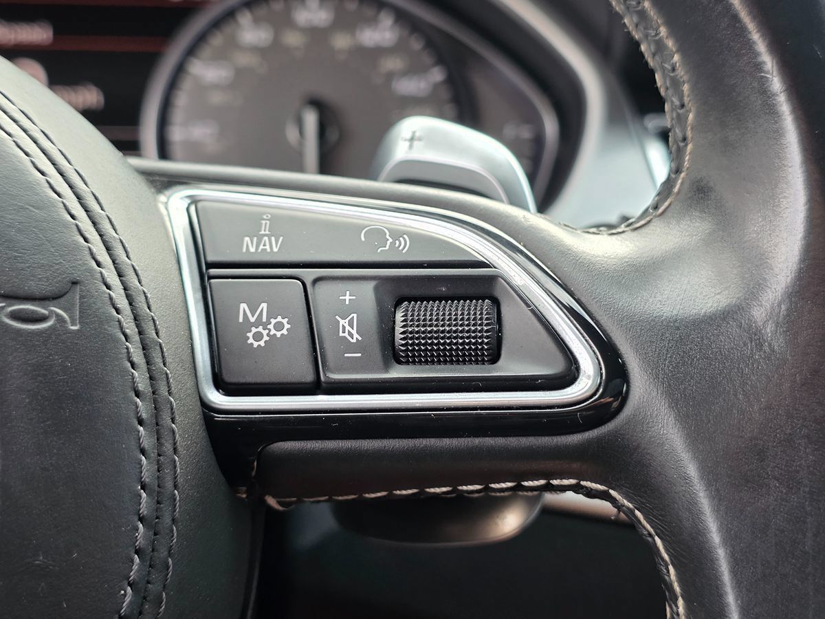 Used 2015 Audi S8 AWD/4WD image 36