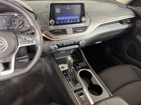 Used 2024 Nissan Altima 2.5 SV AWD/4WD image 26