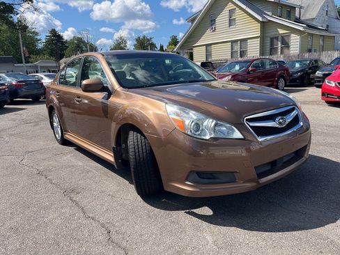 Used 2011 Subaru Legacy 2.5i Premium AWD/4WD image 3