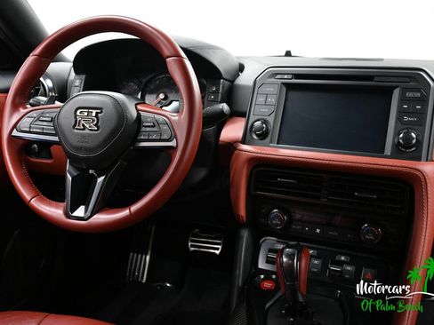 Used 2021 Nissan GT-R Premium image 48