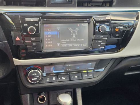 Used 2015 Toyota Corolla LE image 9