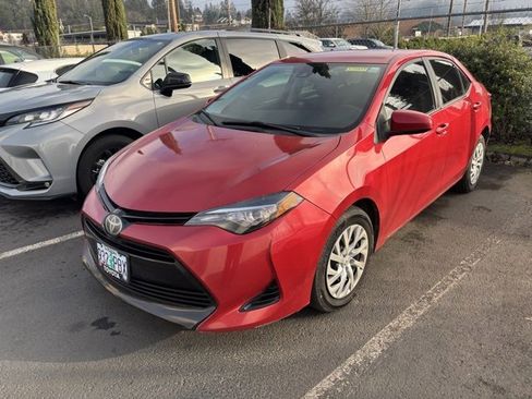 Used 2018 Toyota Corolla LE image 4