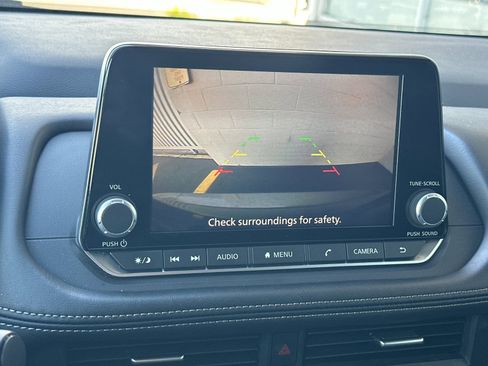 Used 2024 Nissan Rogue SV image 18