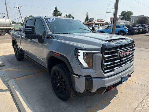 Used 2025 GMC Sierra 3500 AT4 w/ AT4 Premium Plus Package AWD/4WD image 4