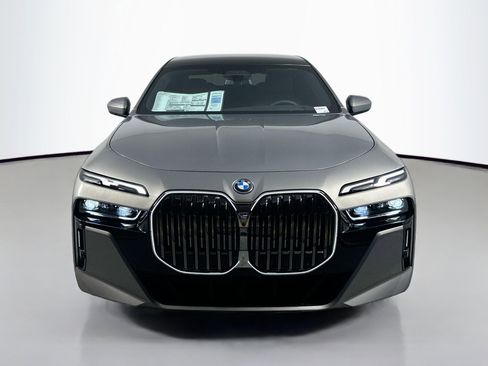 New 2025 BMW 750e xDrive image 2
