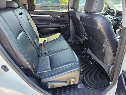 Used 2015 Toyota Highlander XLE AWD/4WD image 16