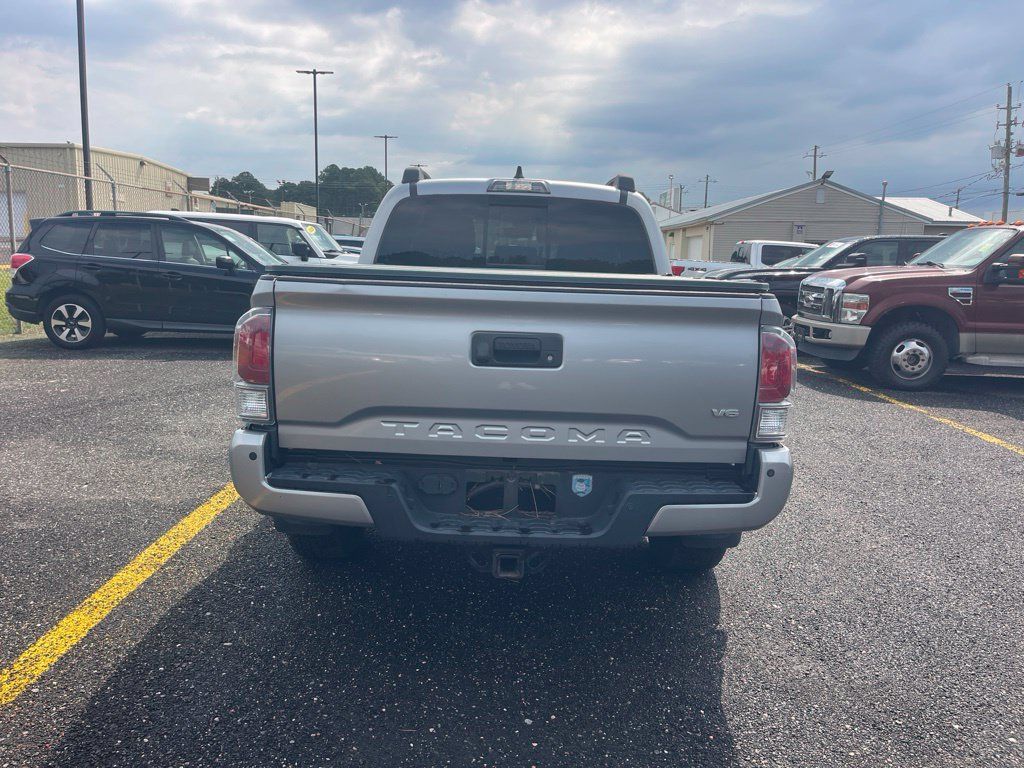 Used 2021 Toyota Tacoma TRD Off-Road w/ Technology Package AWD/4WD image 4