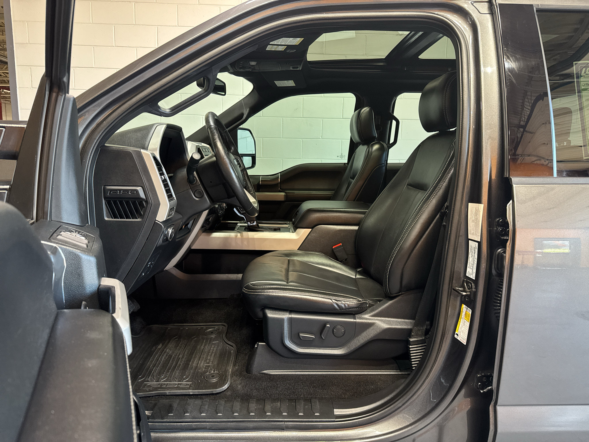 Used 2020 Ford F150 Lariat w/ Equipment Group 502A Luxury AWD/4WD image 16