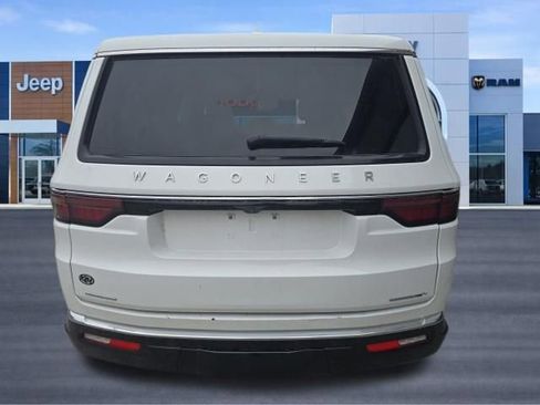 Used 2023 Jeep Wagoneer L Series II AWD/4WD image 8