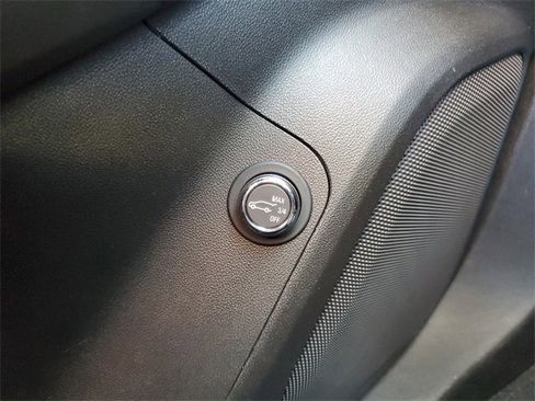 Used 2017 GMC Acadia SLE w/ Driver Alert Package I image 29