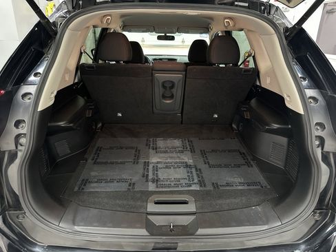 Used 2018 Nissan Rogue SV w/ Premium Package image 34