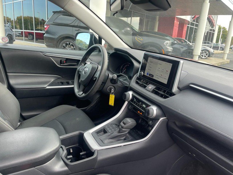 Used 2025 Toyota RAV4 LE AWD/4WD image 2