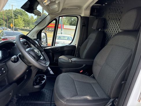 Used 2025 RAM ProMaster 2500 w/ U-Haul Equipment Group FWD image 9