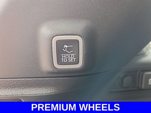 Used 2023 Jeep Grand Cherokee Altitude AWD/4WD image 18