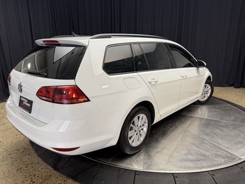 Used 2015 Volkswagen Golf S image 11
