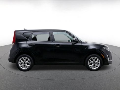 Used 2025 Kia Soul LX w/ LX Technology Package FWD image 11