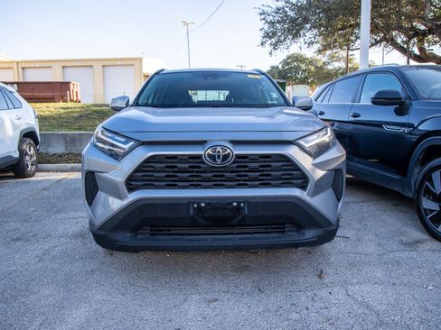 Used 2022 Toyota RAV4 XLE image 4