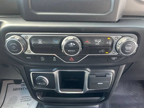 Used 2022 Jeep Wrangler Sport AWD/4WD image 15