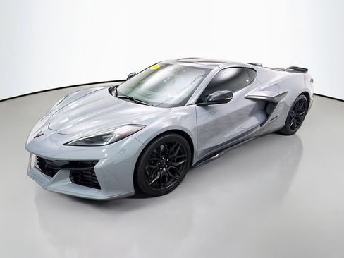 Used 2024 Chevrolet Corvette Z06 RWD image 3