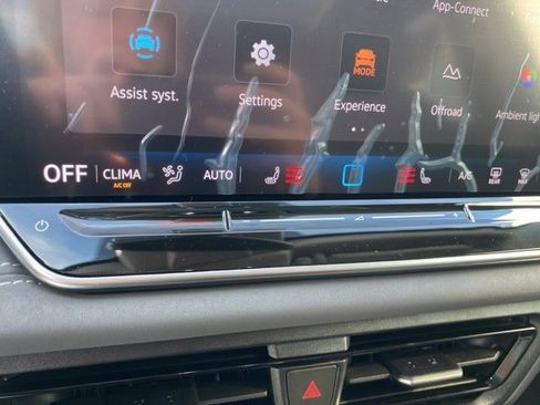 New 2026 Volkswagen Tiguan SE image 36