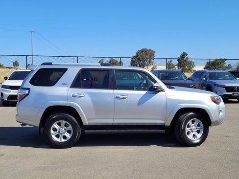 Used 2022 Toyota 4Runner SR5 Premium image 4