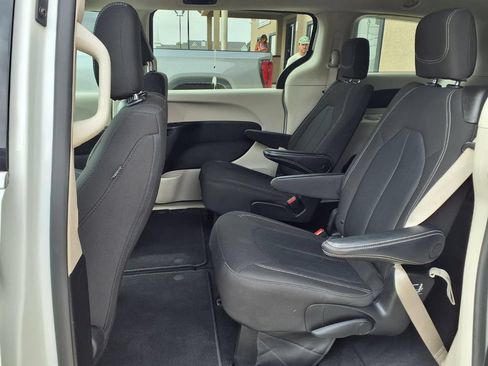 Used 2023 Chrysler Voyager LX FWD image 13