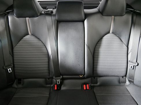 Used 2019 Toyota Camry SE image 13