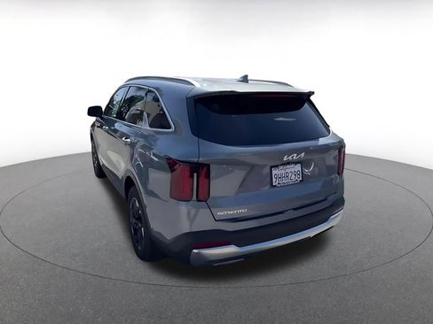 Used 2024 Kia Sorento S FWD image 11