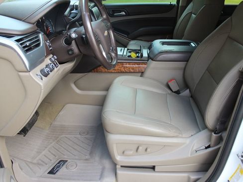 Used 2018 Chevrolet Tahoe Premier AWD/4WD image 25