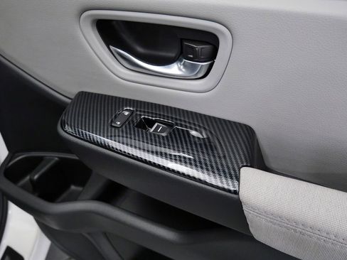 Used 2023 Honda Pilot LX image 16