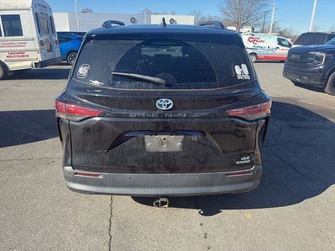 Used 2021 Toyota Sienna XLE image 5