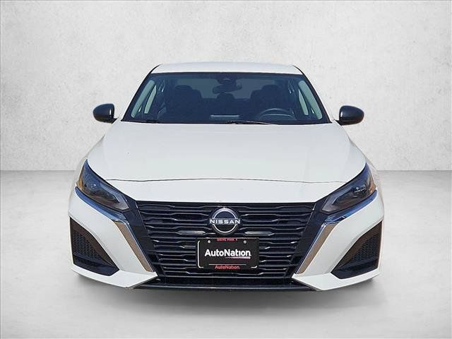 Used 2025 Nissan Altima 2.5 SV FWD image 2