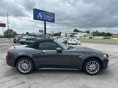 Used 2017 FIAT 124 Spider Classica RWD image 9