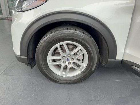 Certified 2025 Ford Explorer Active w/ Active Comfort Package RWD image 35