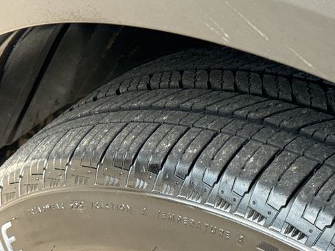 Certified 2025 Nissan Kicks SV AWD/4WD image 10