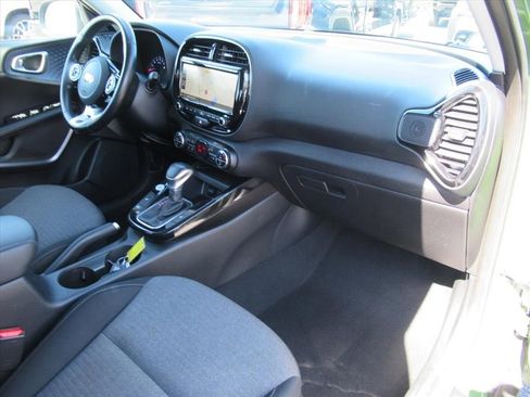 Used 2020 Kia Soul EX image 11