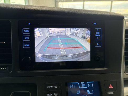 Used 2017 Toyota Sienna LE image 18