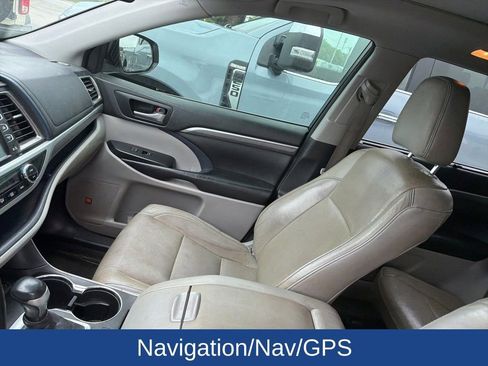 Used 2018 Toyota Highlander Limited Platinum FWD image 5