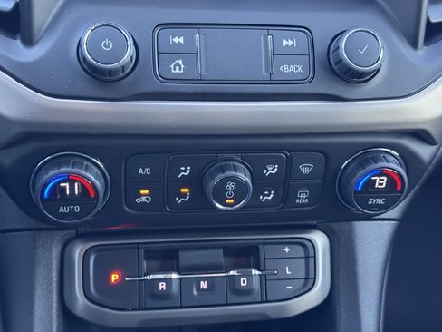 Used 2022 GMC Acadia Denali w/ Denali Technology Package image 13