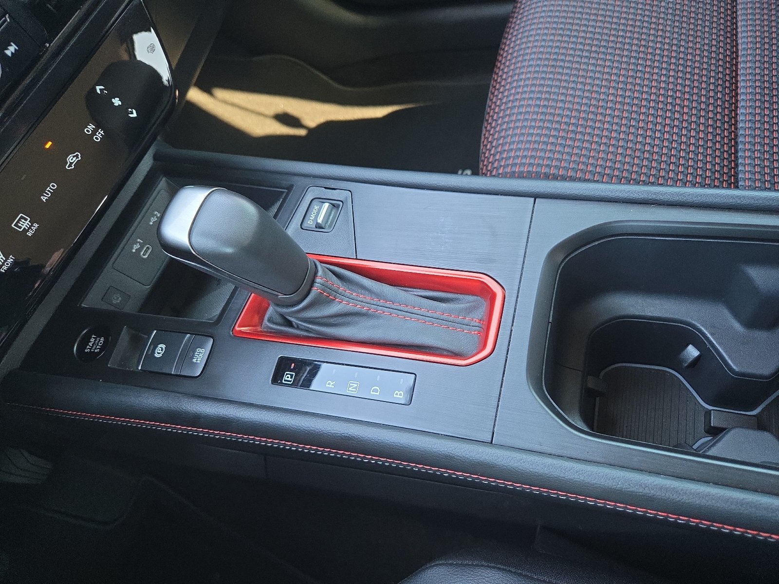 Used 2025 Nissan Kicks SR w/ Illumination Package AWD/4WD image 25