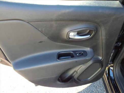 Used 2023 Jeep Renegade Latitude AWD/4WD image 20