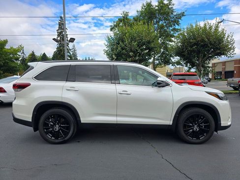 Used 2019 Toyota Highlander SE AWD/4WD image 11