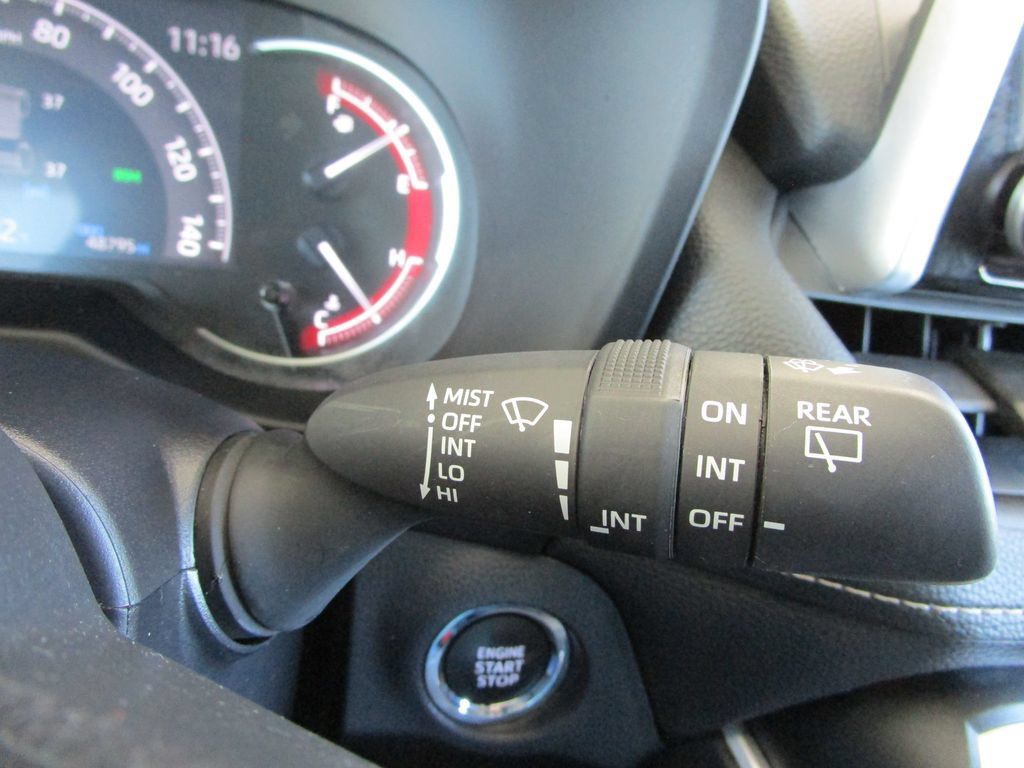 Used 2025 Toyota RAV4 XLE FWD image 30