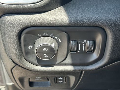 Used 2025 RAM 1500 Laramie w/ Sport Appearance Package AWD/4WD image 31