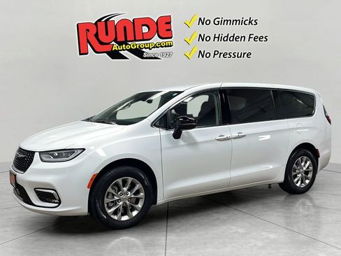Used 2024 Chrysler Pacifica Touring-L image 1
